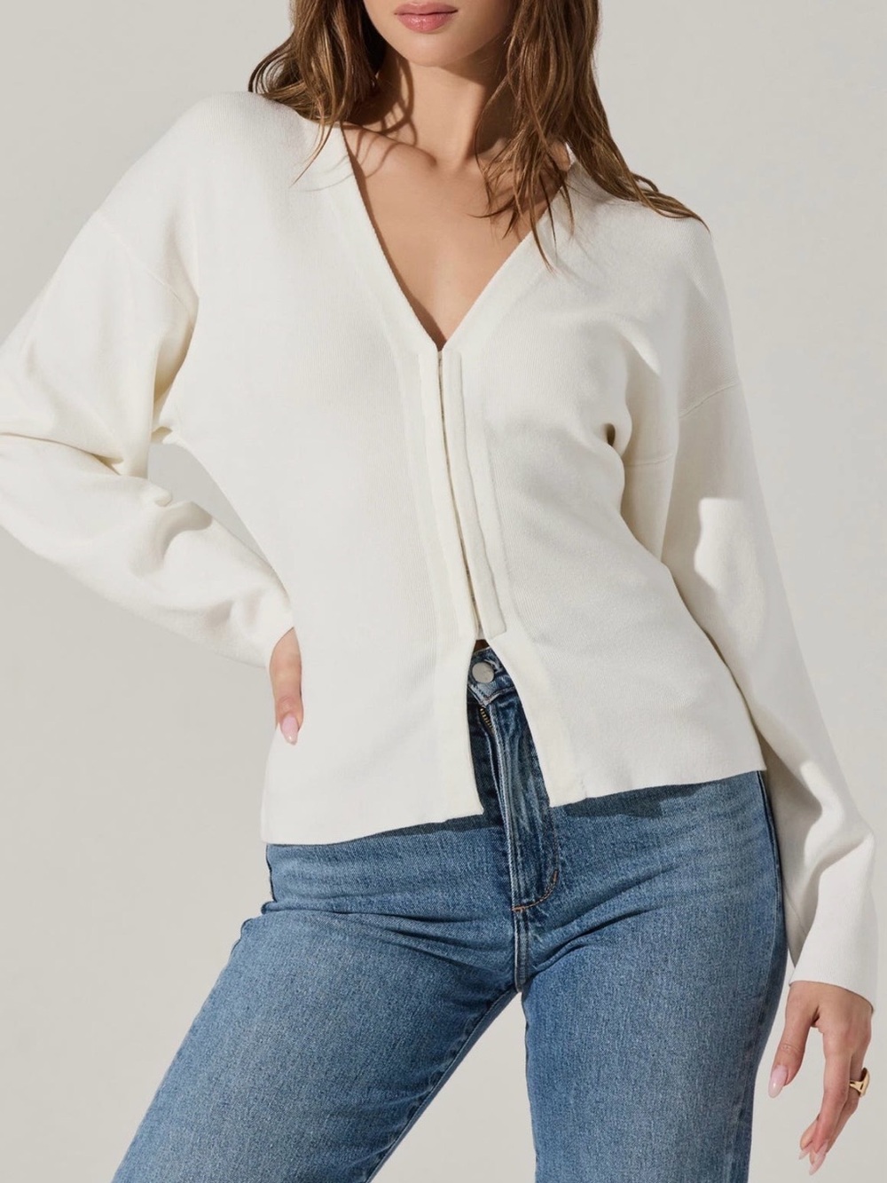 Astr The Label Cream V-Neck Hook Closure Sweater Cardigan, Size XS